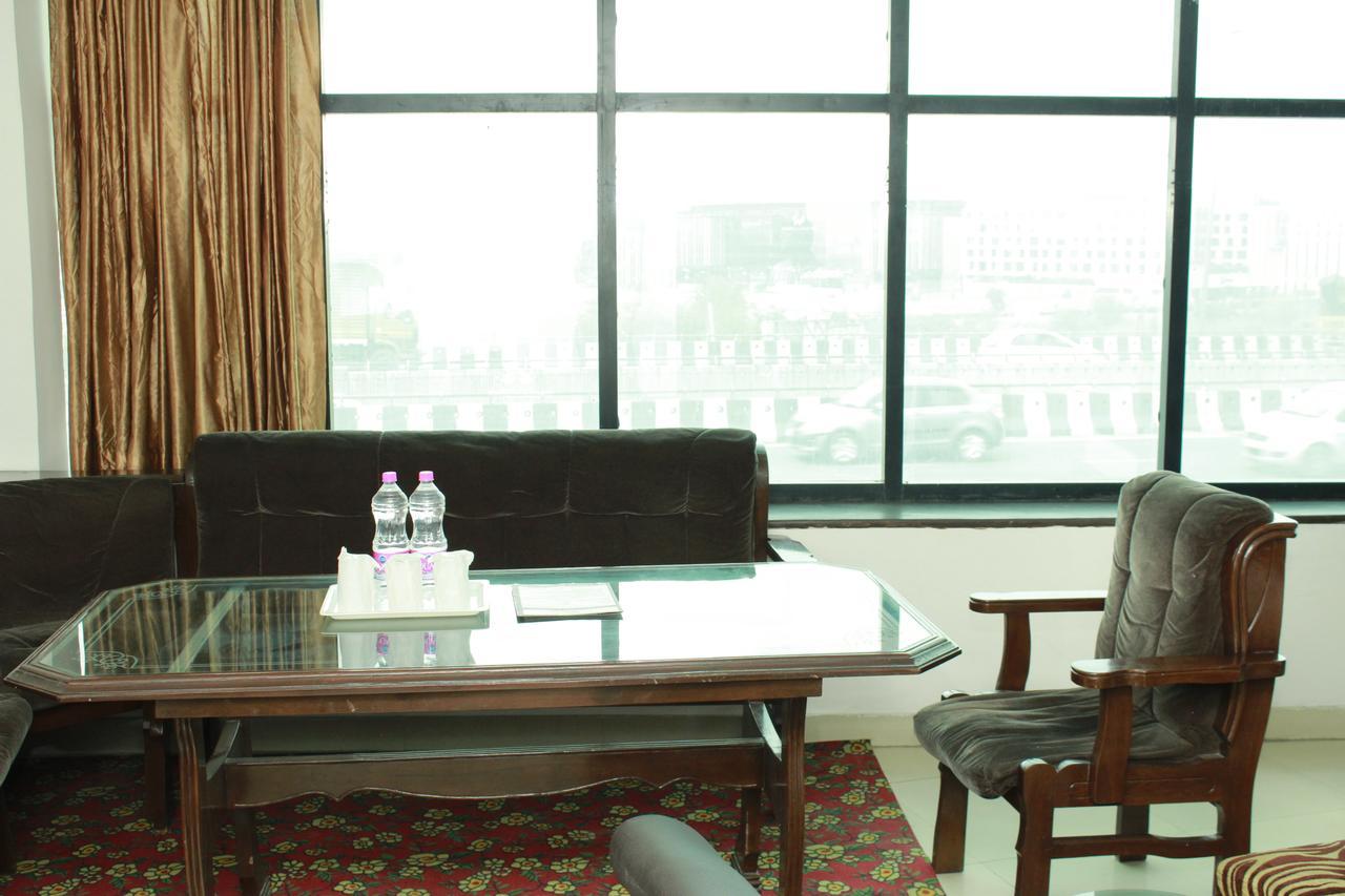 Airport Hotel Port View Nova Deli Quarto foto