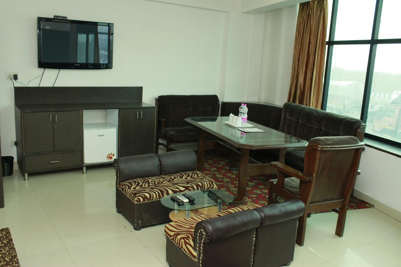 Airport Hotel Port View Nova Deli Quarto foto